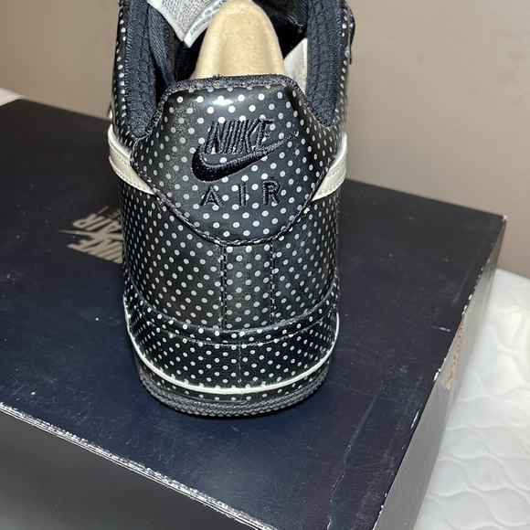 Size 11 in Womens which is size 9 in mens AIR FORCE 1 LO BLACK/W - Picture 5 of 9